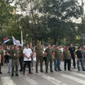 Održana dva skupa u Nišu – umrlice i venci ispred prostorija SNS, zastave i baloni na „skupu protiv blokada“