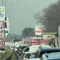 (Foto) Ogromna kolona vozila na auto-putu Dva sudara i radovi na putu, sve stoji od Zmaja ka Aerodromu