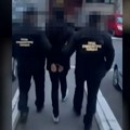 Pogledajte kako je pao: Maloletniku dao bombu za 1.000 €, policija ga slomila ispred kuće u Beogradu! (video)