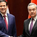 Marko Rubio i Vang Ji razgovaraju u Manili