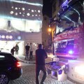 (Foto, video) Požar u garaži na Obilićevom vencu! Zapalila se mreža na fasadi, na terenu policija i vatrogasci