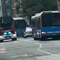 Vatrogasci intervenišu u Kisačkoj ulici, saobraćaj blokiran