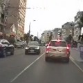 (Video) Crni BMW proleteo Požeškom u kontrasmeru! Jeziv snimak: Nestvarno divljanje u najprometnijoj ulici na Banovom Brdu