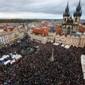 Masovni protesti u Češkoj zbog medija: Hiljade ljudi na ulicama Praga, najavljen opšti štrajk televizije i radija