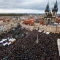 Masovni protesti u Češkoj zbog medija: Hiljade ljudi na ulicama Praga, najavljen opšti štrajk televizije i radija