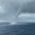 Snažna oluja na Halkidikiju, formirala se morska pijavica: Povređene četiri osobe
