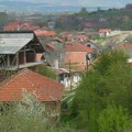 Zlatokopčanima obezbeđene besplatne kante, a mnogi i dalje bacaju smeće pored lokalne škole