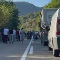 U nesreći kod Raške poginulo 5 osoba: Jednoj se bore za život, sudarili se automobil i vozilo Vojske Srbije