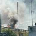 (Video) Požar Na: Auto-putu kod Beograda Gori auto, širi se gusti dim, saobraćaj je usporen