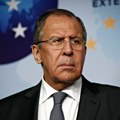 Lavrov sleteo na Aljasku, već pala prva provokacija?! Došao na sastanak Putina i Trampa, svi gledaju u natpis