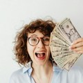 Finansijski horoskop za jesen: Pripadnicima OVOG znaka pare će doslovno padati s neba