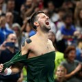 Ništa bez dalmatinaca Ovo je najoriginalnija proslava titule Novaka Đokovića do sada 101 ATP trofej u karijeri obeležio ovom…