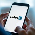 Neko vas sad posmatra: Kako pretvoriti one koji samo gledaju na Linkdinu u klijente