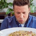 Poznati TV kuvar se prepolovio: Džejmi Oliver otkrio najhranljivije „hipi” povrće na svetu od kojeg je s lakoćom skinuo 13 kg…