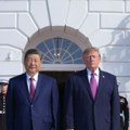 (Foto) Predsednik Kine u trodnevnoj poseti SAD: Donald i Melanija Tramp dočekali Si Đinpinga ispred Bele kuće