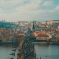 Protesti podrške javnim medijima u Češkoj, u Brnu se okupilo hiljade ljudi