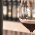 Naučnici otkrili zašto crno vino može da izazove glavobolju čak i u malim količinama