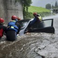 Poplava nosi vozila kao da su šibice, ljudi zarobljeni: Izlila se reka kod Graca, stanje opasno po život