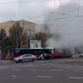 Gusti dim se širi nebom, autobusi stoje: Sudar više vozila kod Vukovog spomenika? (video)