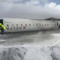 (Video) Incident na sletanju Više ljudi povređeno u padu aviona na aerodromu u Torontu