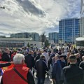 BLOG: Vulinovi demonstranti sat i po blokirali ulaz u N1, ispraćeni povicima zaposlenih iz Erport sitija