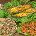 Posne korpice sa avokadom, losos pastrmka u marinadi i salata od batata i luka