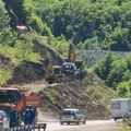 Saobraćaj otežan, radovi u toku: Počela sanacija klizišta između tunela „Čemerno“ i „Surdup“