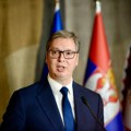Predsednik Vučić: Skandalozno ponašanje poslanice NPS koja je nožem cepala transparent studenata