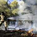 Dramatično u grčkoj: Vatrogasci se bore sa vatrenom stihijom u Korintiji