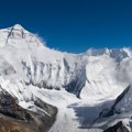 Sneg zaustavio planinare na Mont Everestu, helikopter se srušio tokom spasavanja