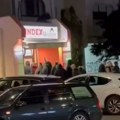 Nesvakidašnji red ispred „Indeksa Mirjana“ pokrenuo raspravu na društvenim mrežama (VIDEO)