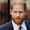 Skandal trese svet: Humanitarna organizacija tuži princa Harija zbog "prljave kampanje"