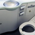 Stručnjaci ne preporučuju putnicima da peru ruke u avionu: "Problem nije u toaletu ili vodi"