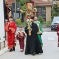 Grad i Crkvena opština Užice slave Trojice: Svečana litija prošla ulicama grada (foto,video)