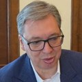 Vučić uputio video poruku držeći SNS „glasački listić“: Dragi narode, nervoza je velika
