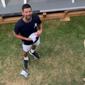 Ovo nije očekivao na Vimbldonu: Novak Đoković dobio kovertu, pročitao jednu reč i izazvao erupciju oduševljenja!
