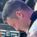 Uhvatili smo dečka Maje Ognjenović u provodu: Jovan sa zavijenom rukom, evo šta mu je sve vreme "kralo" pažnju