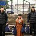 Novogodišnja tradicija: Košarkaši Partizana i fondacija Mozzart podelili paketiće u Domu "Drinka Pavlović"