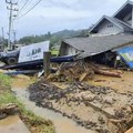 Katastrofa u Indoneziji Broj stradalih u poplavama i klizištima se povećava, blato i mulj zatrpali kuće, mostove, škole...