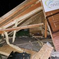 Strašan udes kod Prijepolja: Vozač izgubio kontrolu, udario u zgradu Turističke organizacije, pa sleteo u reku