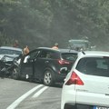 Užas na putu Čačak-Požega Pet osoba teško povređeno u sudaru kombija i automobila!