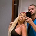(Foto) naš pevač majku odveo na odmor u dubai: Baškare se na plaži, a ona u kupaćem: Pršte komplimenti na mrežama