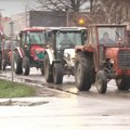 Poljoprivrednici Stiga krenuli sa 180 traktora prema Požarevcu gde će blokirati saobraćaj