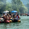 Hiljade čamaca i improvizovanih splavova na žurki duž smaragdne lepotice Drinska regata od Perućca ka Rogačici kreće 19. jula…