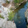 Da li je ovo najlepše kupalište u Srbiji? Stenovita plaža u srcu kanjona okružena nestvarnom prirodom (Video)