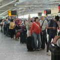 Zaglavljeni u avionu 9 sati bez hrane i vode! Drugi dan totalnog kolapsa na aerodromima, stotine otkazanih letova: Poremećaji…