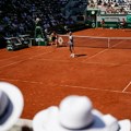Sramota, sramota, sramota! Sudija pogurao Novakovog dželata u četvrtfinale: Velika kontroverza na Rolan Garosu video