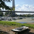 Na beogradskom mostu na Adi prevrnulo se vozilo: Još se ne zna se da li ima povređenih