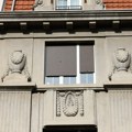 Skriveni detalji beogradskih fasada: Šta simbolizuju urne, girlande ili – paunovi?