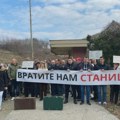 Meštani Čortanovaca i Kreni-Promeni održali protest ispred Opštine Inđija zbog izmeštanja železničke pruge
